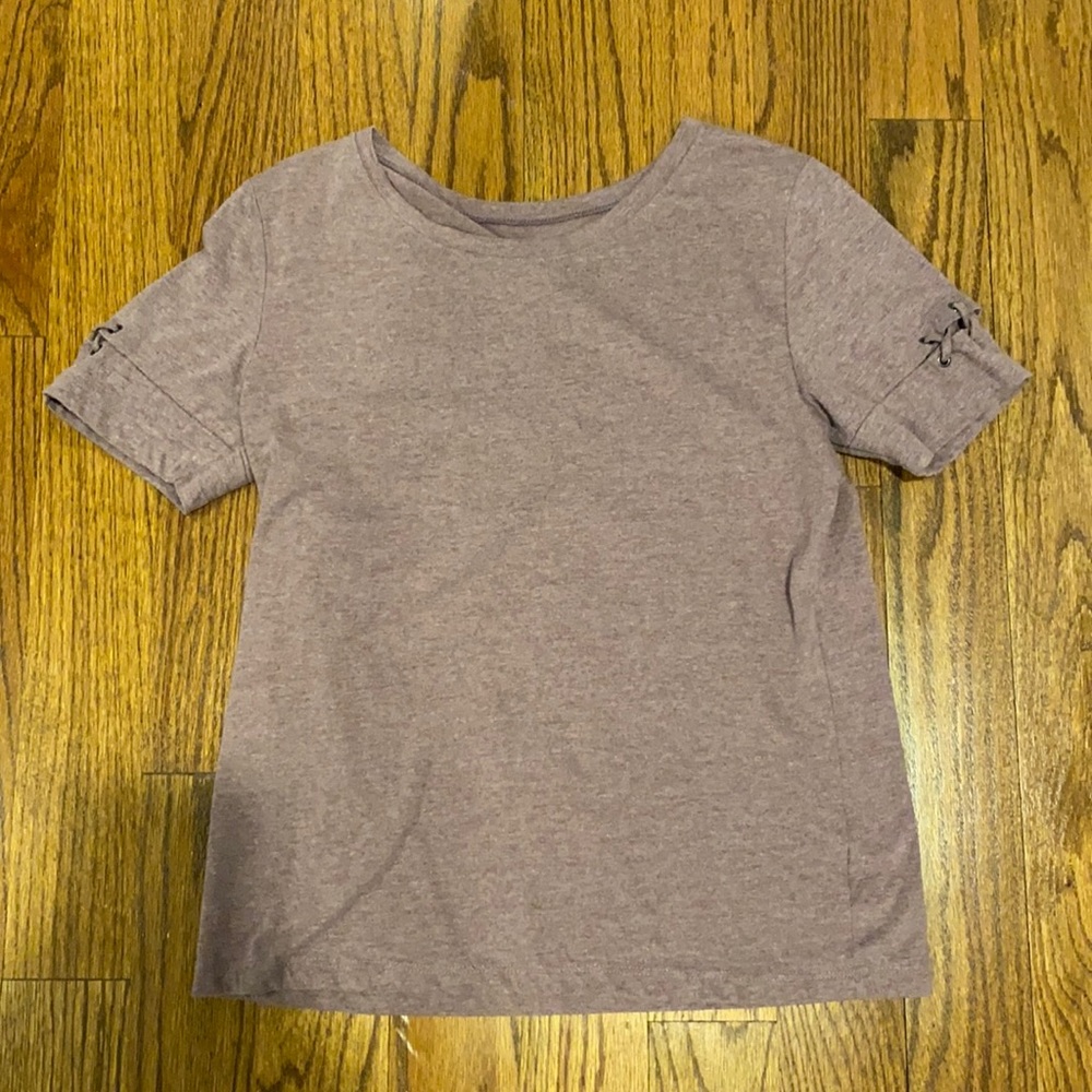 mudd small t shirt with stitches on the sleeves